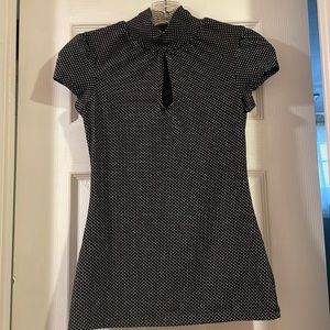 Express Keyhole cut out 🤍 high neck XS top